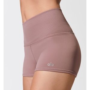 ALO YOGA ALOSOFT AURA SHORTS XS DUSTY QUARTZ